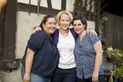 Die drei Landfrauen aus dem Glottertal haben sich immer etwas zu erzählen:
v.li.: Fatime (Hülya Duyar), Annette Hansen (Floriane Daniel) und Josefine Grieshaber (Sanne Schnapp).