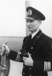 MDR Fernsehen AUF TRAUMSCHIFFEN UNTERWEGS, "Die letzte Fahrt der Columbus", am Samstag (30.05.15) um 00:35 Uhr.
Der junge Kapitän Wilhelm Dähne hat 1939 das Kommando auf der "Columbus". Er trifft am Ende die schwere Entscheidung, das Schiff selbst zu versenken, um nicht in die Hände der Feinde zu fallen.