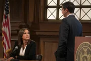 Nach dem Tod eines unbewaffnetetn schwarzen Mannes gerät Olivia Benson (Mariska Hargitay)  unter Bealgerung und muss vor der Grand Jury aussagen.