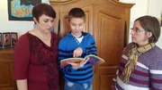 Nicole (r.) besucht Valentina und deren Sohn Christian.