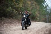 Daryl Dixon (Norman Reedus) and Carol (Melissa Suzanne McBride) - The Walking Dead - Season 2, Episode 13 - Photo Credit: Gene Page/AMC