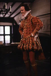 Percy (Tim McInnerny).