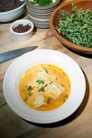 Ravioli mit Stockfischpüree.