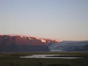 Erosion ist das Hauptproblem auf Island. Sie begann vor 1000 Jahren. Hier standen einst Birkenwälder, die die Wikinger fällten.