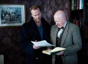 Nachforschungen beim Spezialisten: Iain Glen als Jack Taylor, Niall Buggy als Professor Gorman