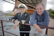 Captain Panos (l.), Andrew Wallace-Hadrill