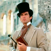 Der englische Gentleman Phileas Fogg (Pierce Brosnan) wettet, in nur 80 Tagen die Welt zu umrunden.
