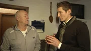 Johann Bichert (l.) im Gespräch mit Versicherungsdetektiv Timo Heitmann.