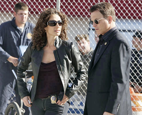 Melina Kanakaredes (Det Stella Bonasera) et Gary Sinise (Det. Mac Taylor)