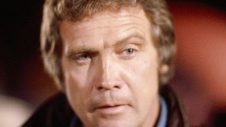 Eigentlich ist Colt Seavers (Lee Majors) Hollywood-Suntman, doch um finanziell besser über die Runden zu kommen, hat er sich ein zweites Standbein als Kopfgeldjäger aufgebaut und ist nach Feierabend den Verbrechern Kaliforniens auf der Spur. Seine Stuntman-Fähigkeiten kommen ihm während seiner spannenden und oftmals gefährlichen Einsätze natürlich zugute.