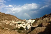 Ein seltener Anblick: Regenbogen über Alt-Maskat