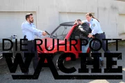 Die Ruhrpottwache: Ob spektakuläre Verfolgungsjagden, Explosionen, Helikoptereinsätze oder die schwierige Suche nach einem Beweisstück - die Ermittler der Hauptwache Duisburg Nord brauchen ihr ganzes Knowhow, um die Täter zu fassen ...