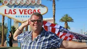 Schlagersänger Dennis (26, Foto) reist nach Amerika, um hier seinen Kumpel Elvis (31) zu überraschen – mit unglaublichen Neuigkeiten! Die beiden Busenfreunde machen einen Roadtripp nach Las Vegas.