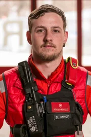 Portrait von Air Zermatt Rettungssanitäter Dominik Imhof.