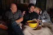 Henry (Corbin Bernsen, l.), Shawn Spencer (James Roday), Madeleine Spencer (Cybill Shepherd)