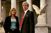 Det. Benson (Mariska Hargitay) und Staatsanwalt McCoy (Sam Waterston) haben  schließlich doch noch einen Dreh gefunden, wie sie die Betrügerinnen gegeneinander ausspielen können.