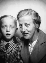 Peter Sodann mit seiner Mutter.