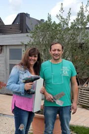 Ihren Wintergarten haben Ingo und Marion aus Unna gerade renoviert und schon geht es der Terrasse an den Kragen.