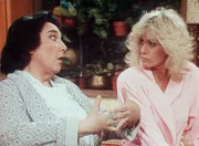 Tonys Tante Rosa (Antonia Rey, l.) will Angela (Judith Light, r.) in Sachen 'Küchen' unterstützen.