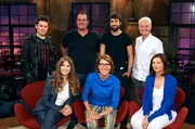 Moderatorin Bettina Böttinger mit ihren Gästen vorn, v.l.n.r. Cathy Hummels und Katrin Göring-Eckardt, hinten v.l.n.r. Michael Patrick Kelly, Hein Simons, Thomas Broich und Guido Cantz.