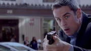 Während Detective Don Flack (Eddie Cahill) einen flüchtigen Täter verfolgt, fällt plötzlich ein Schuss...