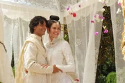 L-R: Aladino (Marco Bocci), Sharazad (Vanessa Hessler)