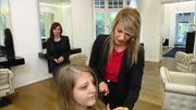 Unter den strengen Augen von Diana (li.) muß Bewerberin Isabell beweisen, daß sie gut genug ist