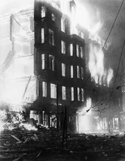 6. Noch im letzten Kriegsjahr wurde ein Großteil der deutschen Städte verwüstet: Berlin 1944. © RECHTEHINWEIS: -