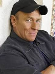 Harry Spencer (Corbin Bernsen) hat seinem Sohn früh beigebracht, seine Umwelt besonders genau unter die Lupe zu nehmen.