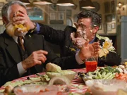 Zum Verkosten der neuen Muschelsuppe werden die Direktoren der Lebensmittelkonzernen vom starken Wodka sturzbetrunken und veranstalten ein Riesenchaos...