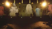 Die erste Folge der Reihe wurde im Centre National du Costume de Scène in Moulins gedreht. In Ausschnitten lassen Bühnenbilder, Figuren, Inszenierungen und natürlich Sänger die Oper lebendig werden.