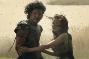 Haben Milo (Kit Harington, l.) und Cassia (Emily Browning, r.) noch eine Chance, dem tödlichen Feuersturm zu entkommen?
