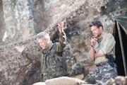 Arkady Dragutin (Rupert Graves,l.) und Petrovic (Ken Duken,r.).