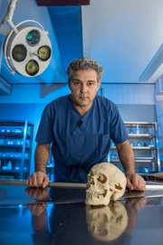 Der Tod eines Menschen wirft häufig Fragen auf: Prof. Dr. Michael Tsokos und seine Kollegen gehen dem Tod auf die Spur ...