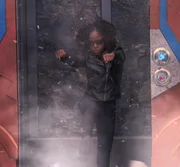 Riele Downs als Charlotte Bolton