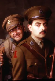 Rowan Atkinson (rechts) und ein Schauspielkollege.