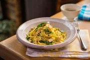 Thunfisch, Rocket und Zitronen Spaghetti.