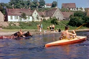 Sonntägliches Bad der Pferde in der Saale
(Foto auch für Teil 2 verwendbar.)