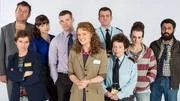 v.l.n.r. Graham (Tony Maudsley), Danielle (Tamla Kari), Angela (Jo Enright), Karl (Russell Tovey), Trish (Sarah Hadland), Paul (Martin Marquez), Janette (Angela Curran), Bryony (Sophie McShera) und George (Adeel Akhtar)