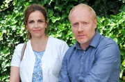 Die Versorgungsassistentin Vera Mundt (Rebecca Immanuel) und ihr Chef Dr. Chris Wegner (Simon Schwarz).