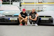 Die beiden Tuning Profis Sidney Hoffmann (l.) und Jean-Pierre Kraemer suchen den passenden Gebrauchtwagen für jedes Budget.