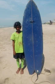 Fatema ist zehn Jahre alt und verbringt viele Stunden am Tag am Strand von Cox‘s Bazar im Süden von Bangladesch.