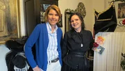 Bettina Böttinger zu Besuch bei der Hauptprotagonistin Alexandra Funk-Brinkies. Die alleinerziehende Mutter arbeitet als Hebamme. Oft wird sie auf ihre schwarze Kleidung angesprochen.