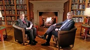 Elmar Theveßen (r.) im Gespräch mit Hans-Georg Maaßen (l.), Präsident des Bundesamtes für Verfassungsschutz