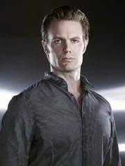 (2. Staffel) - Versucht alles, um den Widerstandskämpfer John Connor zu töten: Cromartie (Garret Dillahunt) ...