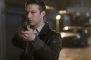 Versucht den kleinen Ohen aus den gefährlichen Fängen seines Entführers zu befreien: Sonny (Peter Scanavino) ...