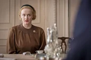 Unity Mitford (Charlotte Merriam) ist zurück in England. Die Kontakte ihres Vaters nutzt sie, um für Hitlers angebliche Friedenspolitik zu werben. Sie versucht vergeblich, eine Allianz zwischen England und Deutschland zu schmieden. Doch schließlich muss auch sie begreifen, dass ihr Idol Adolf Hitler den Krieg unbedingt will.