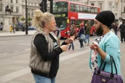 Im Bild: Regisseurin Taryn Brumfitt mit Harnaam Kaur in London.