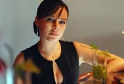 Ed Araquel (604) 773-8305. . Mit Rapavas Tochter Zinaida (Yekaterina Rednikova), sucht und findet Kelso tatsächlich das Tagebuch.
. Die rote Verschwörung
