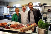 Was steckt drin in der Wurst? In Bordeaux gehen die "Xe:nius"-Moderatoren bei Koch Nicolas Frion in die Lehre.